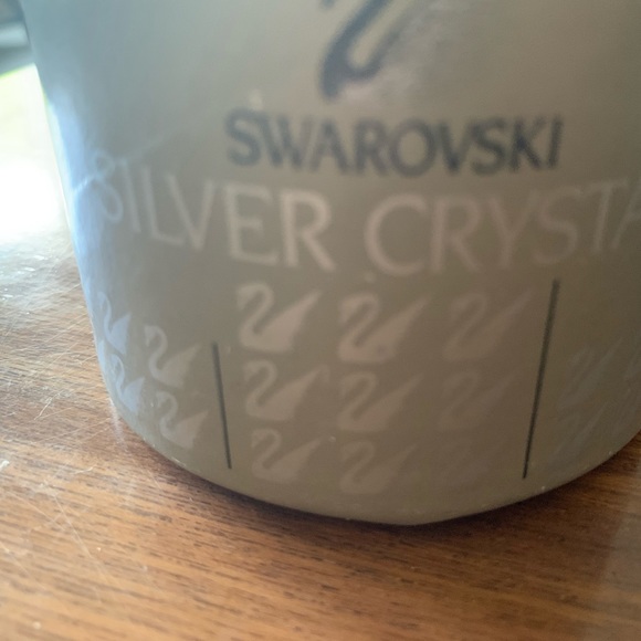 Unusual gift : Authentic Swarovski’s ‘sniffing dog’. - Picture 8 of 10